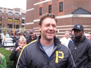 russell-crowe-pittsburgh-pirates-mandajayne017